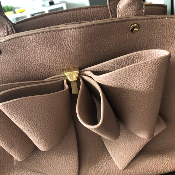 Crossi Bow Vegan Leather Handbag - Picture 4 of 8